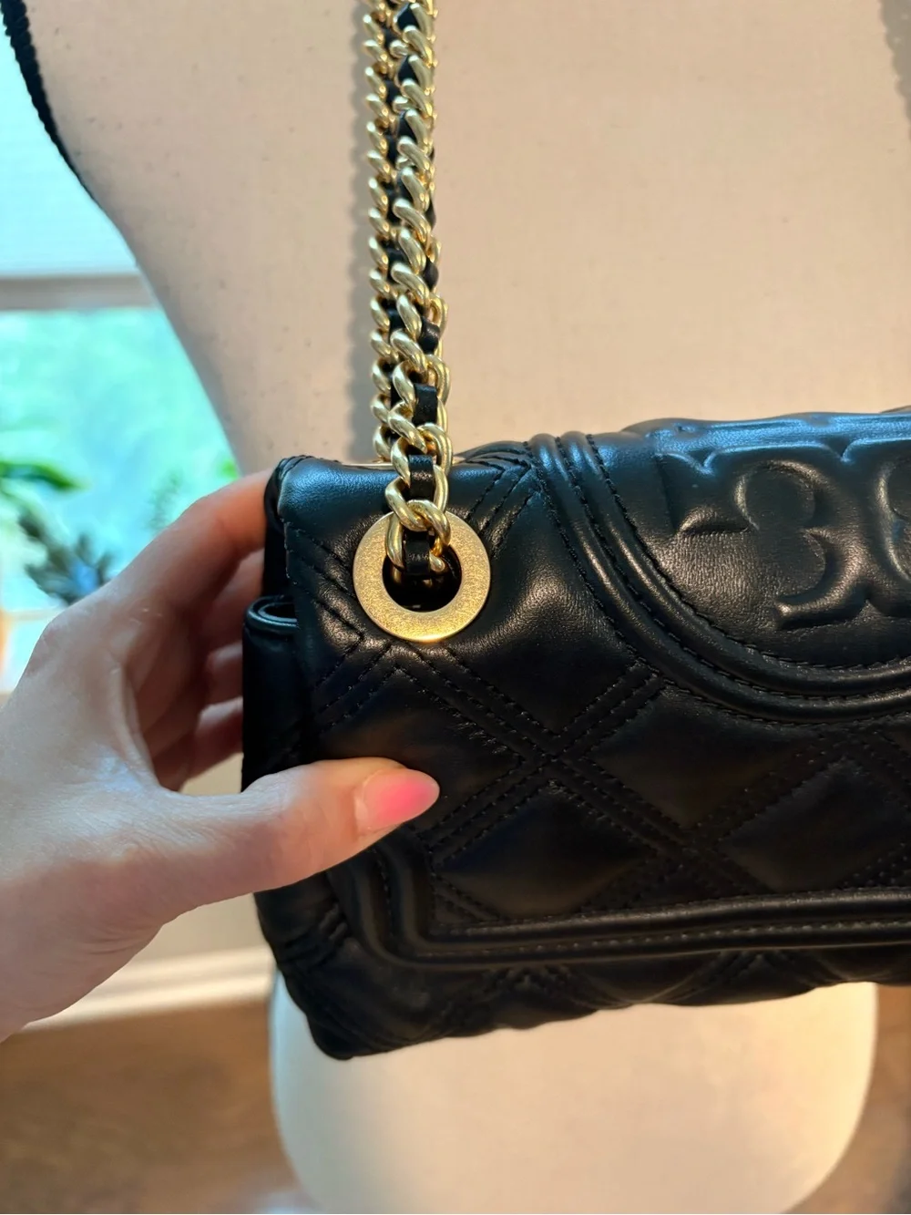 ✨Tory Burch (EUC) Quilted Black Shoulder Bag with Gold Chain Straps✨